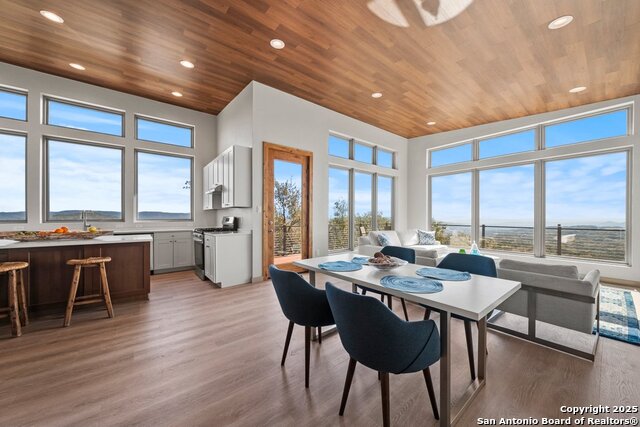 Image 8 of 21 For 301 Vip  