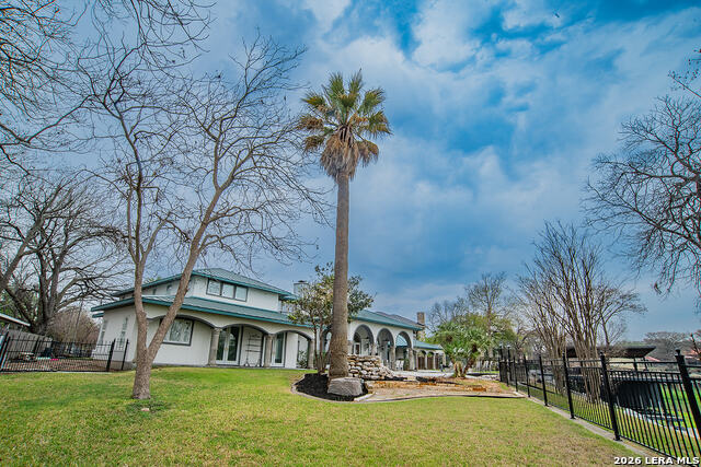 Image 37 of 38 For 850 Lakeview Trl