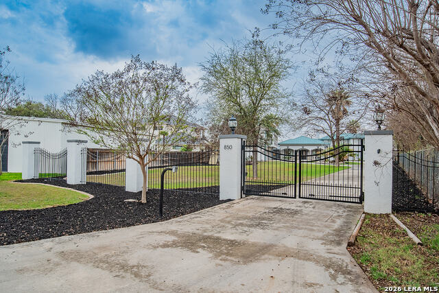 Image 38 of 38 For 850 Lakeview Trl