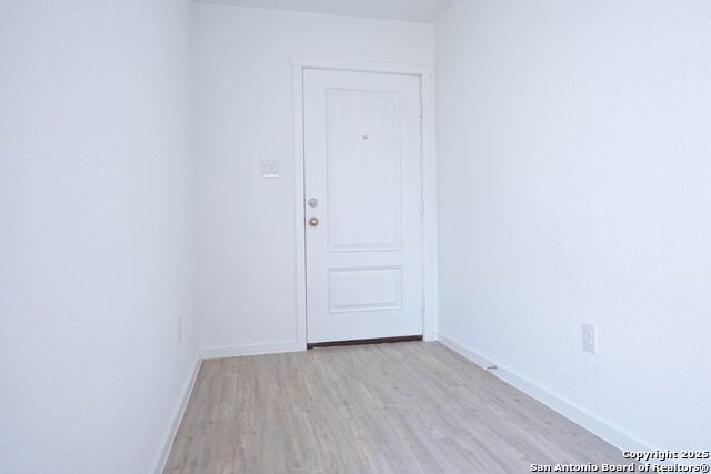 Image 8 of 27 For 8511 Opal Place