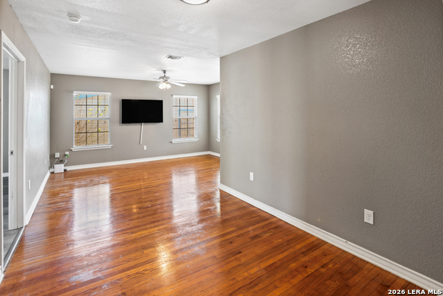 Image 10 of 33 For 939 John Page Dr.