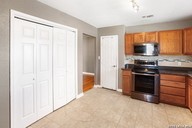 Image 13 of 33 For 939 John Page Dr.