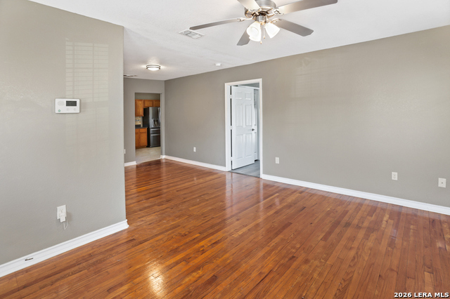 Image 5 of 33 For 939 John Page Dr.