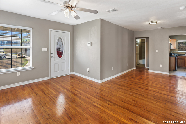 Image 6 of 33 For 939 John Page Dr.