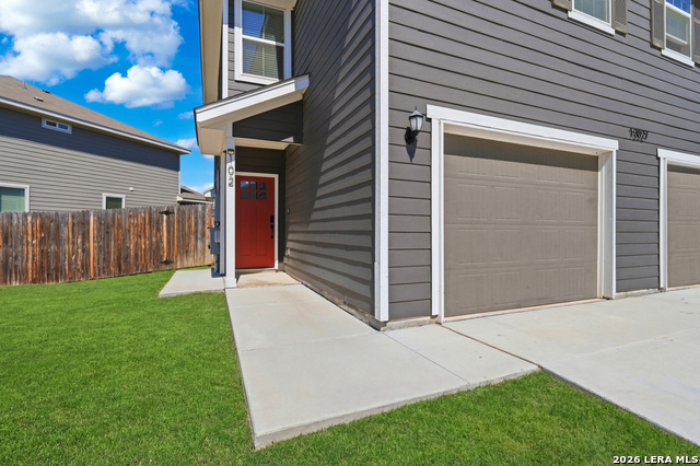 Image 3 of 30 For 13827 Enzo Gate