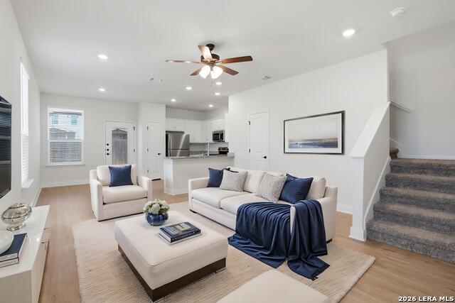 Image 5 of 30 For 13827 Enzo Gate