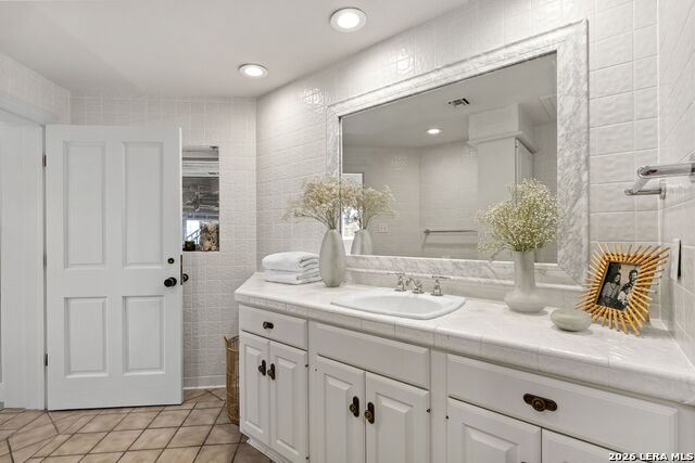 Image 37 of 52 For 25 Bimini  