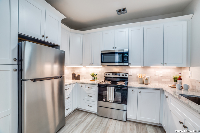 Image 11 of 25 For 7711 Broadway Str.  11b