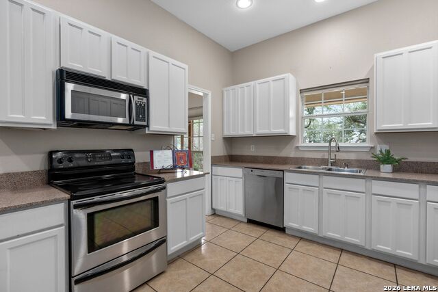 Image 17 of 37 For 26517 Glenrose S