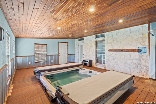 Image 20 of 39 For 10219 Rafter O