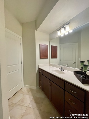 Image 25 of 29 For 7342 Oak Manor  4201