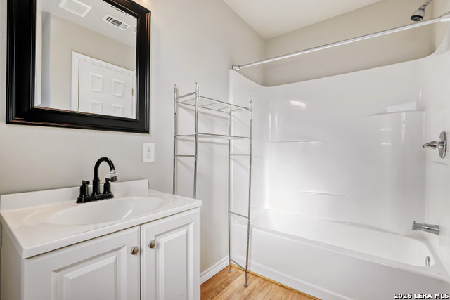 Image 18 of 27 For 323 Moselle  