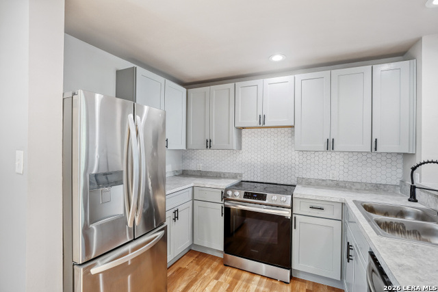 Image 5 of 27 For 323 Moselle  