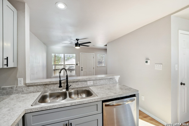 Image 7 of 27 For 323 Moselle  