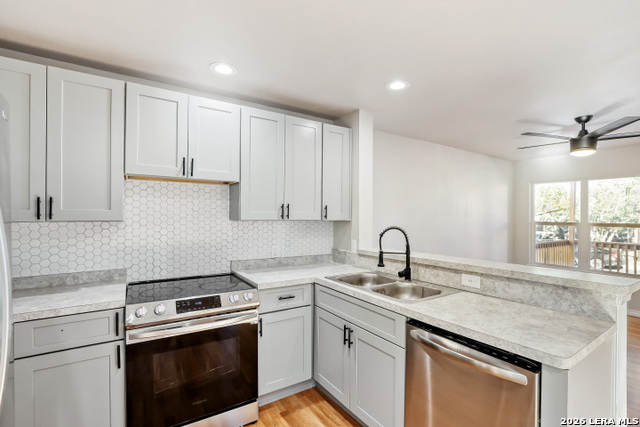 Image 8 of 27 For 323 Moselle  