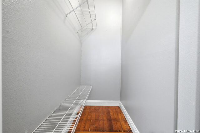 Image 11 of 16 For 419 Mistletoe W