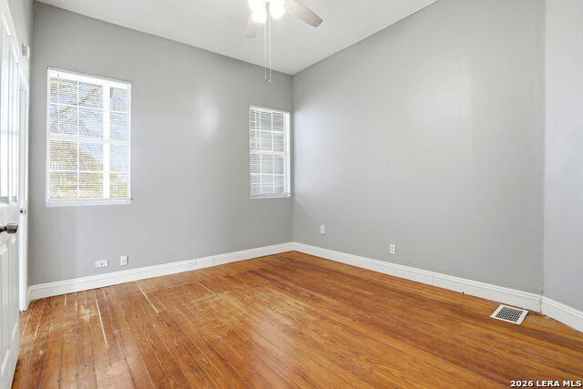 Image 13 of 16 For 419 Mistletoe W