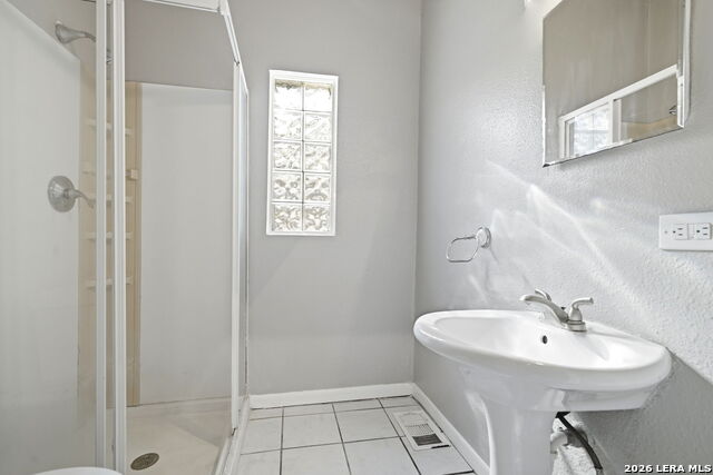 Image 14 of 16 For 419 Mistletoe W