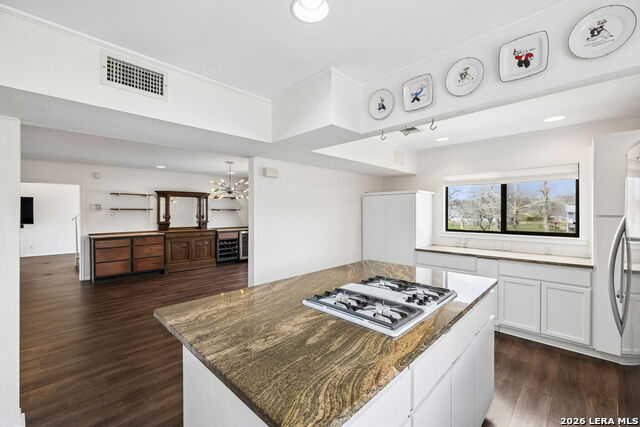 Image 18 of 33 For 54 Hampton Dr S