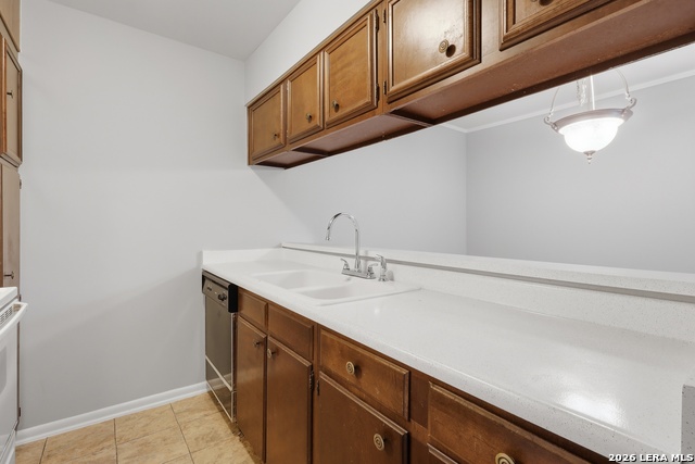 Image 16 of 27 For 8702 Village Dr  123