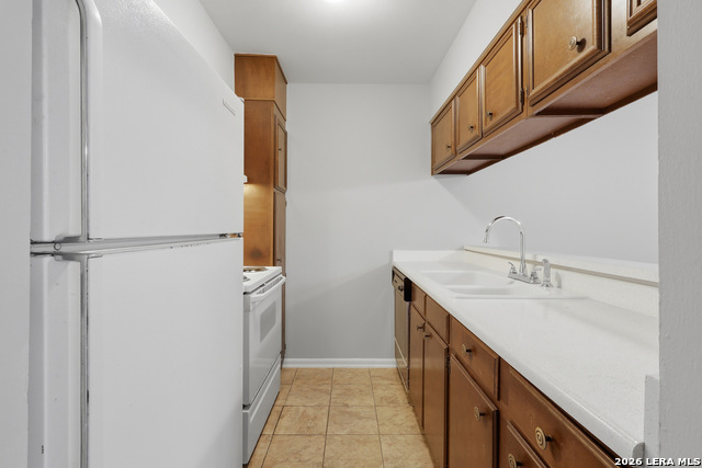 Image 17 of 27 For 8702 Village Dr  123