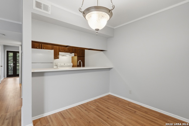 Image 19 of 27 For 8702 Village Dr  123