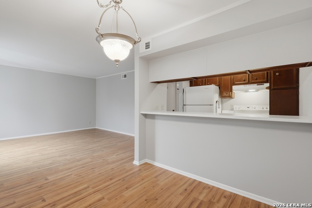 Image 20 of 27 For 8702 Village Dr  123