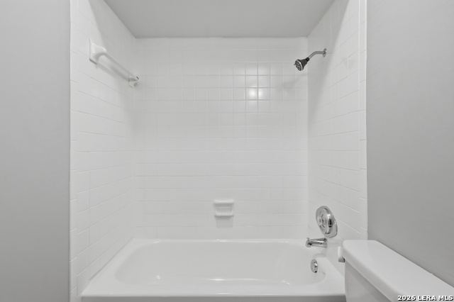 Image 9 of 27 For 8702 Village Dr  123