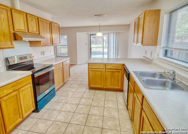Image 5 of 15 For 13911 Edge Point Dr