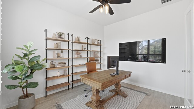 Listing photo id 20 for 1323 Academy Oaks