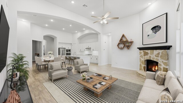 Listing photo id 4 for 1323 Academy Oaks