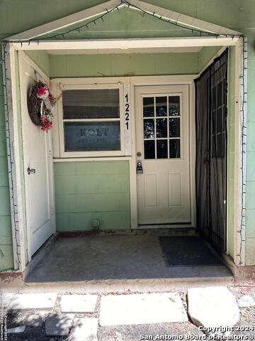 Image 2 of 7 For 1221 Thorain