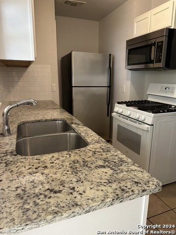 Image 3 of 7 For 1221 Thorain