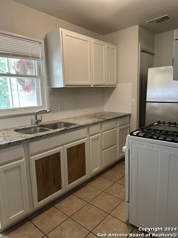 Image 4 of 7 For 1221 Thorain