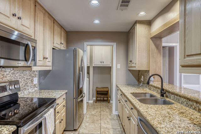 Image 11 of 30 For 1007 Mount Rainier