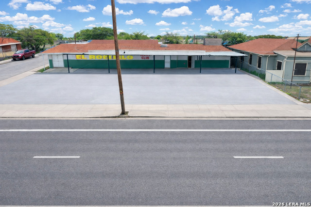 Image 2 of 46 For 3239 Commerce St. W