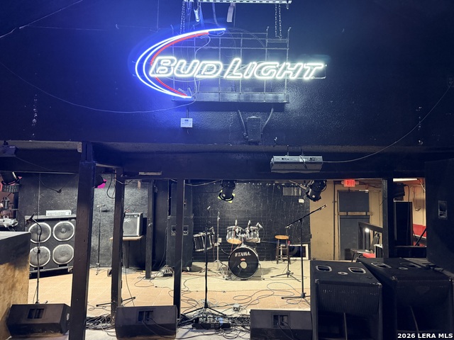 Image 33 of 46 For 3239 Commerce St. W