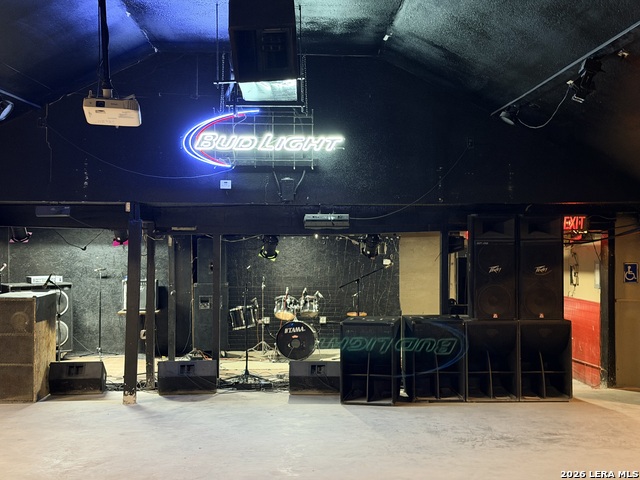 Image 36 of 46 For 3239 Commerce St. W