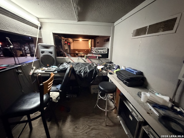 Image 40 of 46 For 3239 Commerce St. W