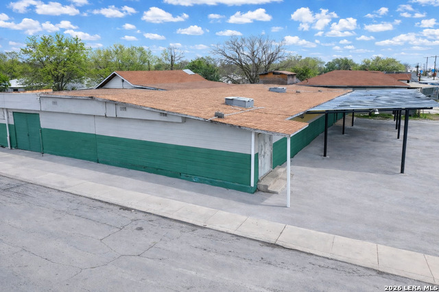 Image 6 of 46 For 3239 Commerce St. W