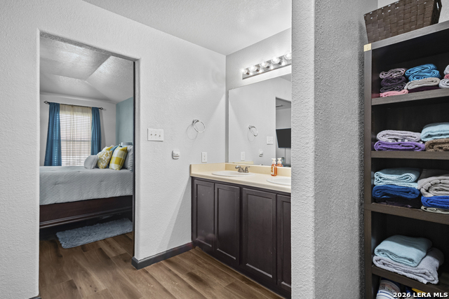 Image 23 of 35 For 8911 Quihi  