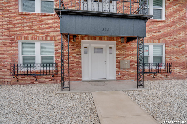 Image 3 of 32 For 316 Cypress St W