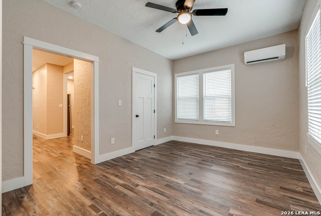 Image 8 of 32 For 316 Cypress St W