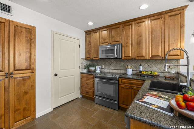 Image 10 of 36 For 105 E Tapatio Dr