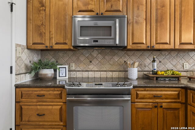 Image 11 of 36 For 105 E Tapatio Dr