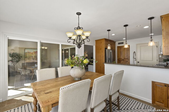 Image 14 of 36 For 105 E Tapatio Dr