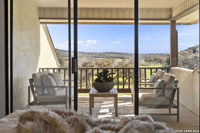 Image 19 of 36 For 105 E Tapatio Dr