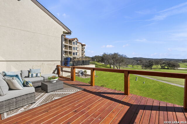 Image 29 of 36 For 105 E Tapatio Dr