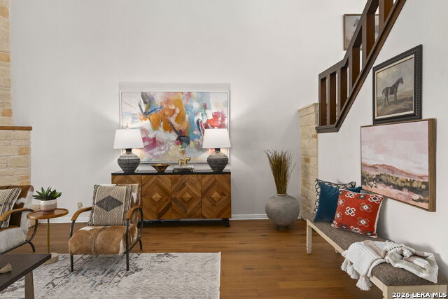 Image 4 of 36 For 105 E Tapatio Dr