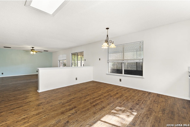 Listing photo id 10 for 9806 Kelton  